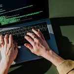 لپ‌تاپ برنامه‌نویسی