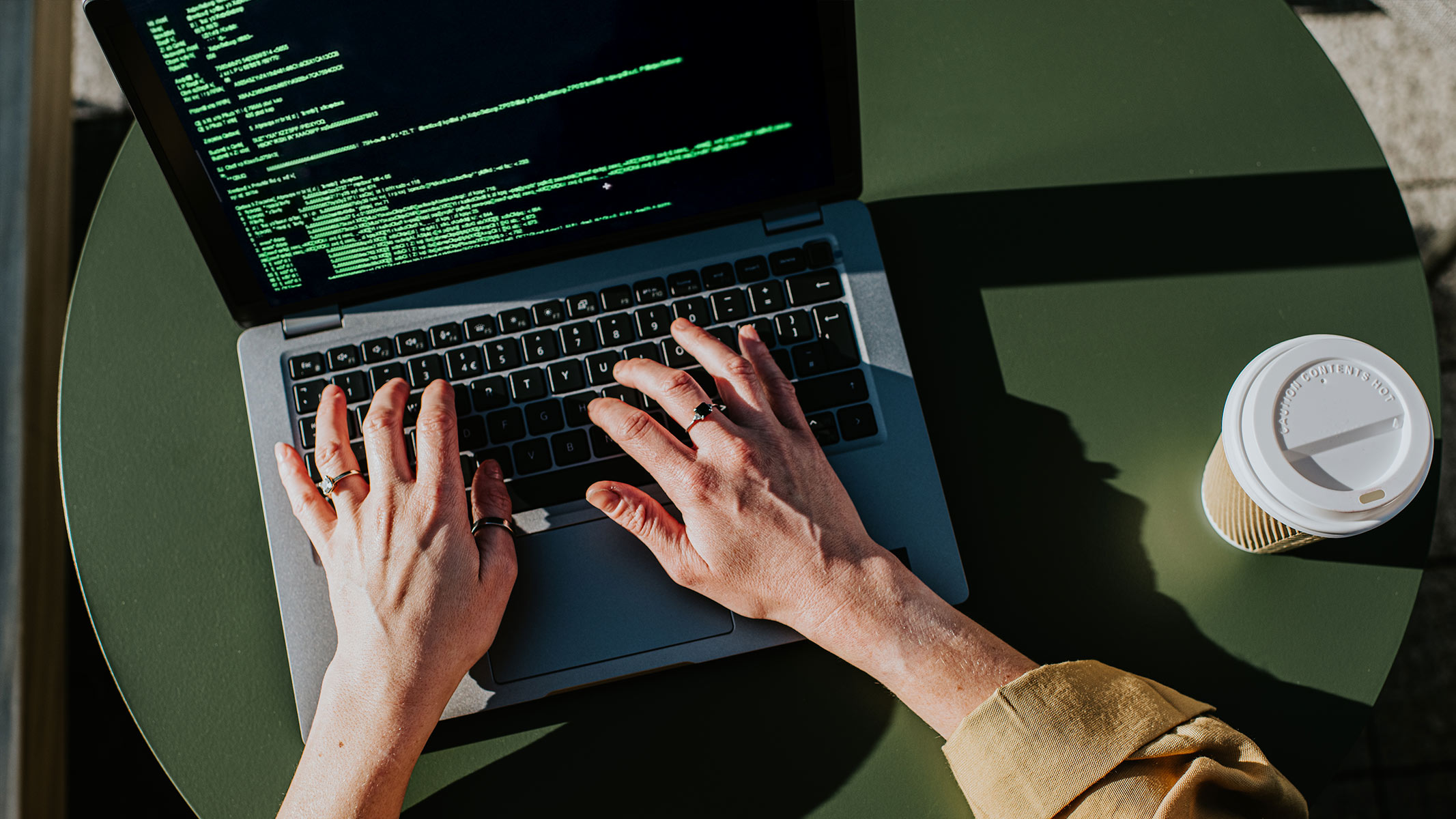 لپ‌تاپ برنامه‌نویسی